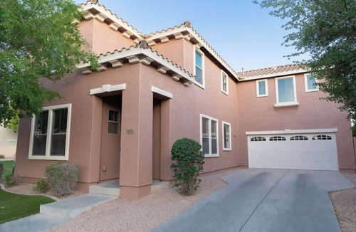 Gilbert House | Charming Gilbert Home in Peaceful, Prime Location.