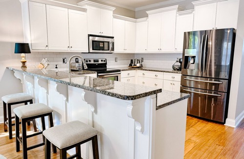 Riverwood Plantation House | Charming Home - Near Champions Retreat