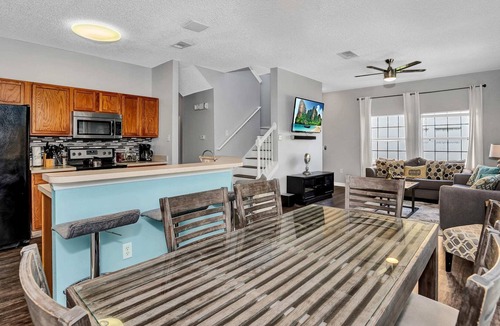 Kissimmee House | Charming home w/hardwood floors, Huge private pool