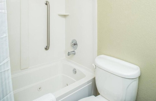 Pembroke Park Hotel | Charming hotel room in fabulous with amenities & close to Hardrock Stadium