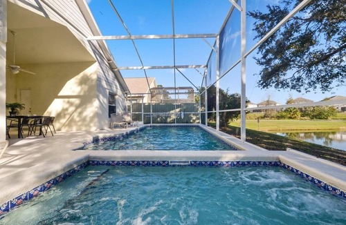 Indian Point House | Charming Lake-View 4- Bedroom House with Private Pool and Jacuzzi