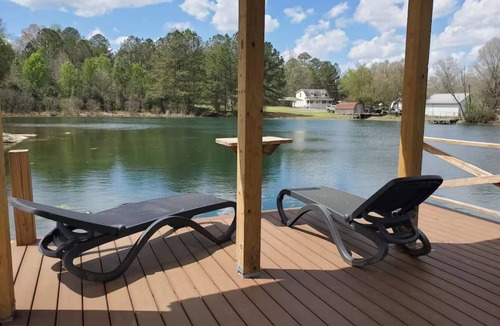 Fort Payne Cabin | Charming Lakeside Cabin on Lookout mountain, by Little River Canyon!