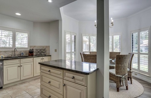 Miramar Beach House | Charming Lakeside Cottage On Lake*Close To Pool, Beach, & Baytown*Screened Porch