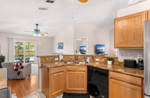 Tropic House | Charming Melbourne Home — Private Pool & Screened Lanai, Central Location 🌴