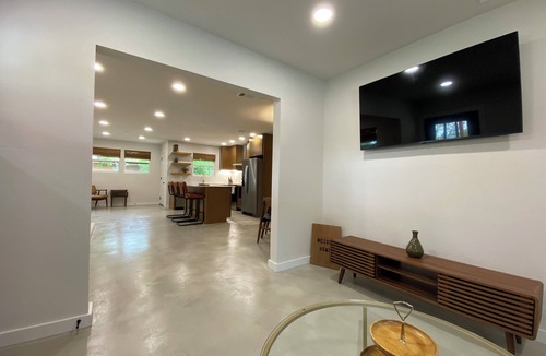 Granite Shoals House | Charming Midcentury Lake House