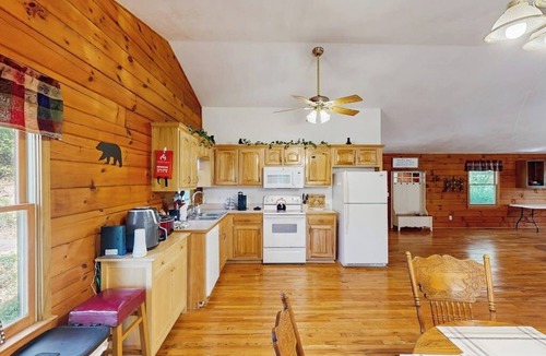 Rabun Gap Cabin | Charming Mountain Cabin with Screened Porches & Cozy Fireplace