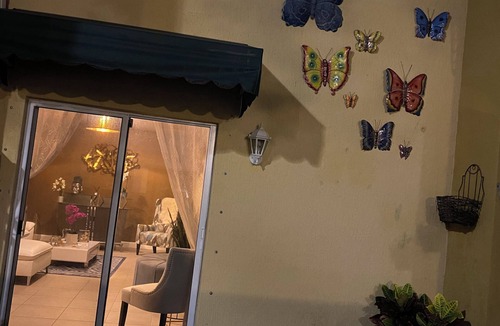 Lauderdale Lakes House | Charming one room in a shared townhouse in Lauderdale Lakes with cool AC