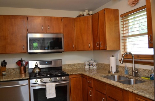 Broadmoor House | Charming, Peaceful and Newly Renovated 2 Bedroom Cottage!