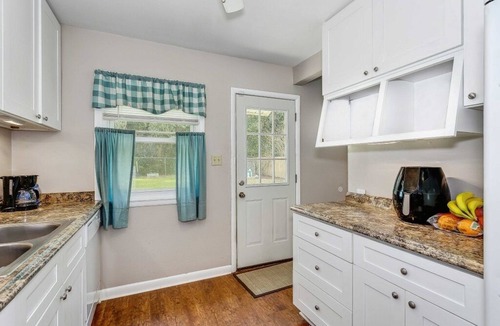 Bellview House | Charming Pet Friendly -3B Pensacola - Close to Bases!