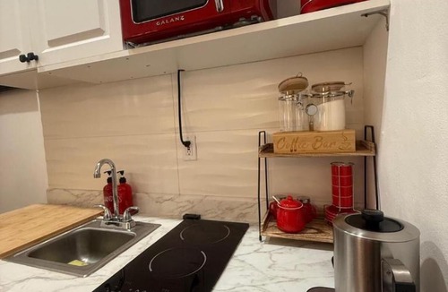 Ludlam Apartment | Charming Private 1-Bedroom Suite with Parking in Miami