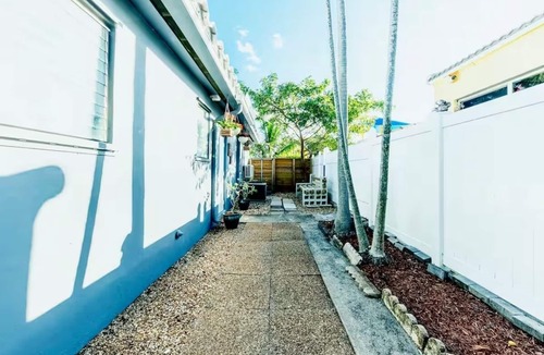 Royal Poinciana House | Charming Private Studio with AC and WiFi in lovely Hollywood