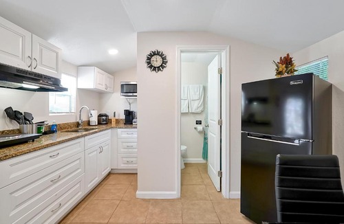 Bearss Plaza Apartment | Charming Private Studio Near Raymond James Stadium