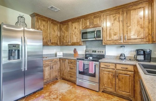 Granbury House | Charming Retreat-Firepit/Boat Ramp