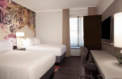 Midtown Hotel | Charming Room Just Steps Away from The Fox Theater - Prime Location!