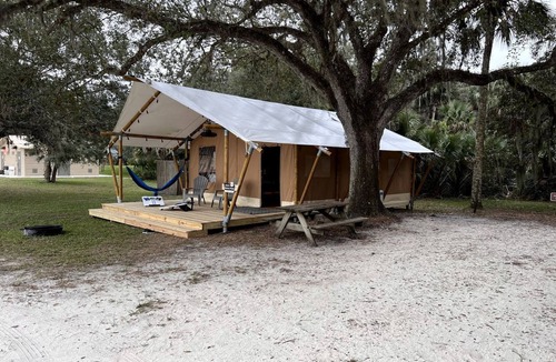 Highland RV Rental | Charming Safari Tent for Group Glamping in Nature in Basinger, Florida