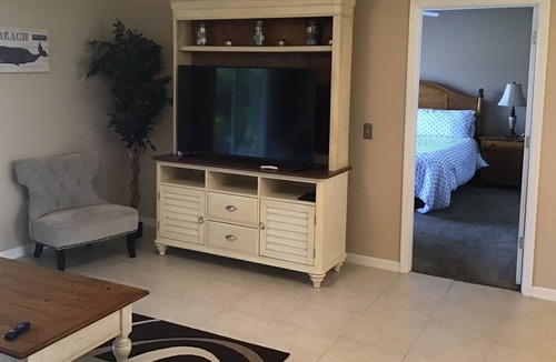 Duval House | Charming Small Dog Friendly 3/2 Home Complete w/Golf Cart, BBQ & FREE WiFi!!