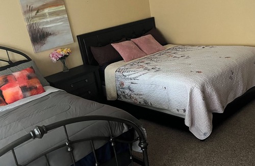 Riverview House | Charming spacious bedroom and private bath. No kitchen access