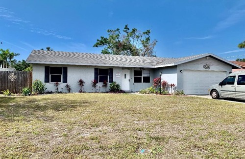 Palma Sola House | Charming Spacious Home with a Game Room Close to Beaches and IMG Academy.