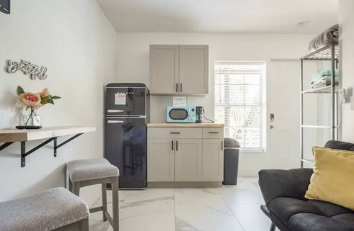 Santa Barbara Estates Apartment | Charming Studio Apartment in Sunny Pompano Beach, Florida - Your Ideal Getaway!