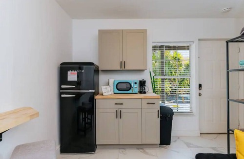 Santa Barbara Estates Apartment | Charming Studio Apartment in Sunny Pompano Beach, Florida - Your Ideal Getaway!