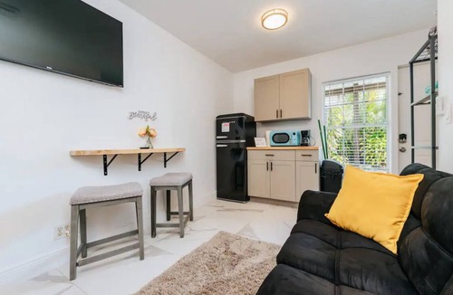 Santa Barbara Estates Apartment | Charming Studio Apartment in Sunny Pompano Beach, Florida - Your Ideal Getaway!