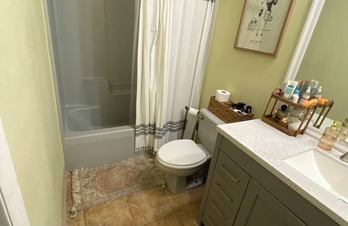 McGregor Apartment | Charming Studio, Great outdoor space. Located between beach and downtown!