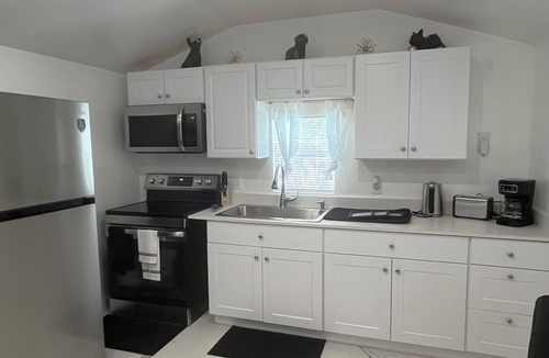Miami Gardens Apartment | Charming studio in welcoming Miami Gardens, 4 minutes from the HardRock Stadium.