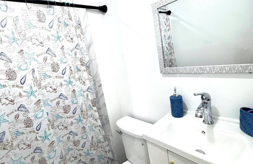 Driftwood Apartment | Charming studio in lovely Hollywood with WiFi, AC