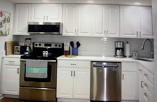 Jupiter House | Charming townhome in a vibrant and active gated golf community in Jupiter.