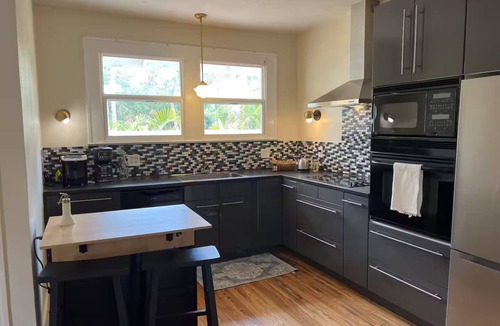Ridge Wood Heights Cottage | Charming Vintage Gem in Sarasota