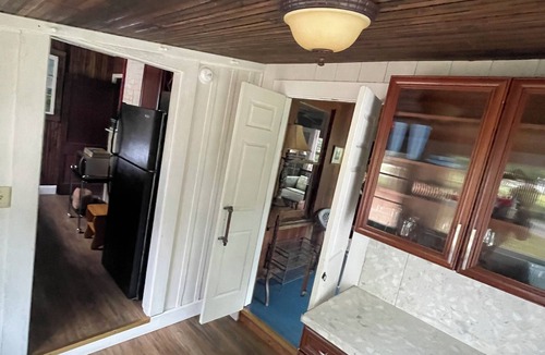 Alabama Grove Terrace House | Charming Vintage Honeymoon Cottage