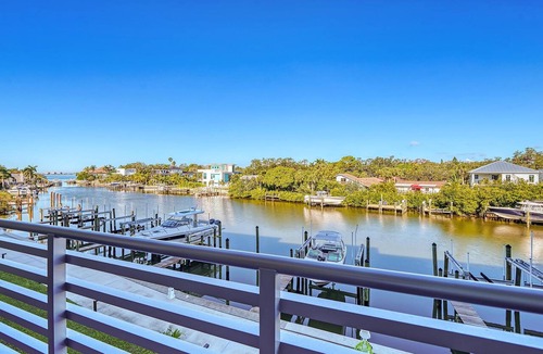 North Trail Condo | Charming Waterfront 1/1.5 Beautiful Sunsets at the Strand!