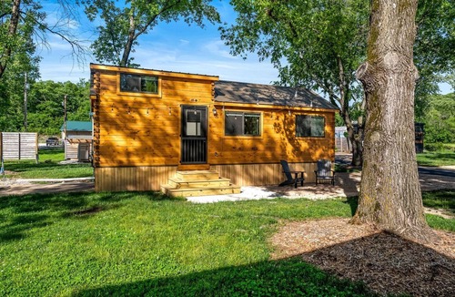 Bull Creek Cabin | Charming Wooden Cabin Nestled Amidst Trees in Branson, Missouri