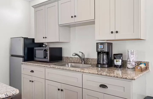 New Braunfels Villa | Chateau-Brahma, 2 private Bedrooms & pool