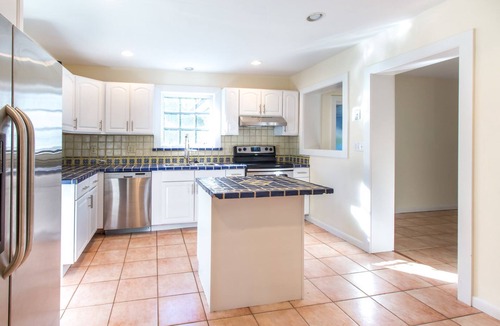 Hollywood Lakes Villa | Chateau Hollywood Luxury Home & Pool near Hollywood Broadwalk