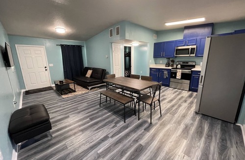 Southwest Orlando House | Cheerful 3 Bed home w/free parking, Wifi, Full Kitchen & Workstation. Sleeps 9