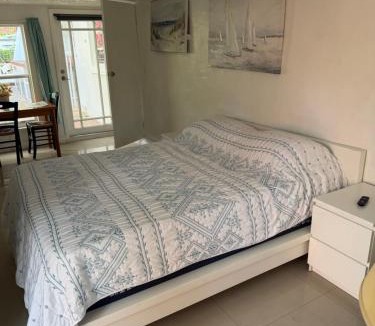 North Miami Beach House | CHEERFUL PRIVATE ROOM 2 MILES AWAY FROM SUNNY ISLES BEACH