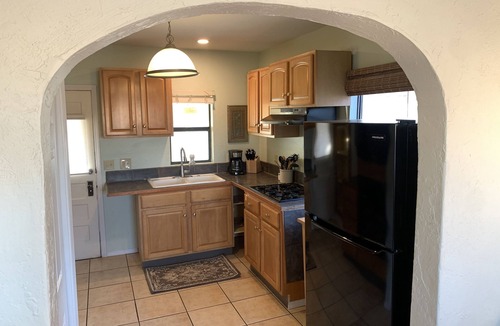Truth or Consequences House | Cheerful Bungalow Walking Distance from Hot Springs District for Long Term Stays