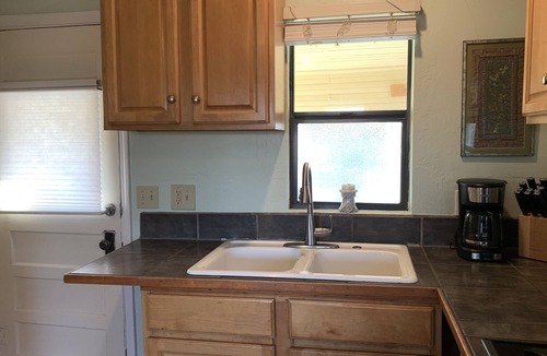 Truth or Consequences House | Cheerful Bungalow Walking Distance from Hot Springs District for Long Term Stays
