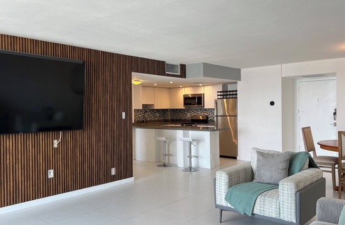 City Center Apartment | Chic 1-bedroom apartment in awesome Miami Beach with AC, WiFi