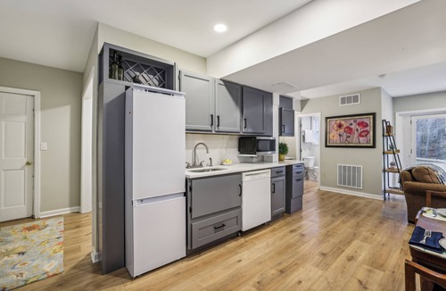 Tate Apartment | Chic 1-bedroom with WiFi and AC in fabulous Alpharetta - Blue Gate