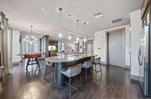 Courier City - Oscawana Apartment | Chic 2BR w Pool Pet-friendly Unit 14