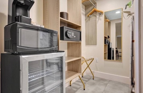 Galt Mile Hotel | Chic & Comfortable Stay | Walk from Lauderdale-by-the-Sea Beach | Adult-only