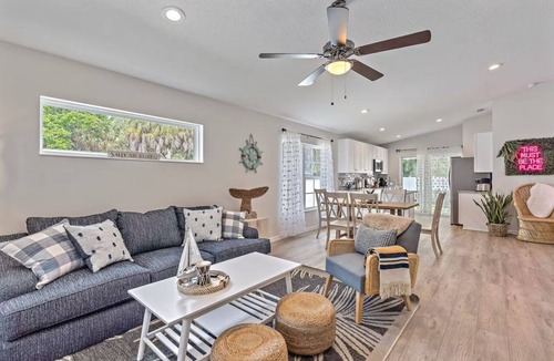 Central Sarasota House | Chic downtown gem-The cocoanut hut , hot tub and bbq night