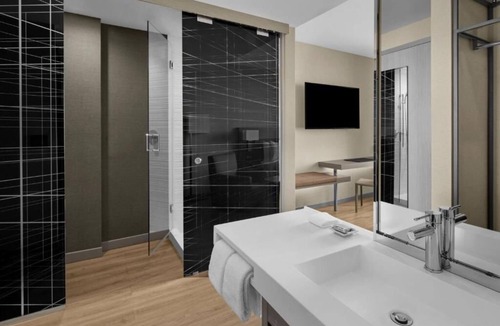 Ludlam Hotel | Chic Getaway in Miami Ideal for Couple Stay - Modern Suite with Pool Access