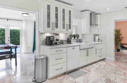 Ludlam Apartment | Chic Home 5BR/3BA Pool & Comfort