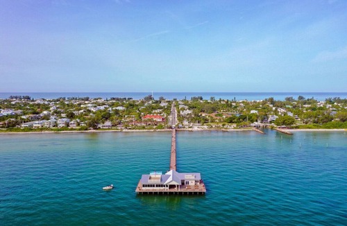 River District Apartment | Chic King Studio Near Anna Maria Island. Parking & Beach Gear Included