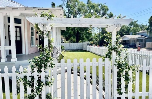 Tampa Heights House | Chic Modern 2 Bd Home, designer living, Pro-Turf yard, Close 2 RiverWalk
