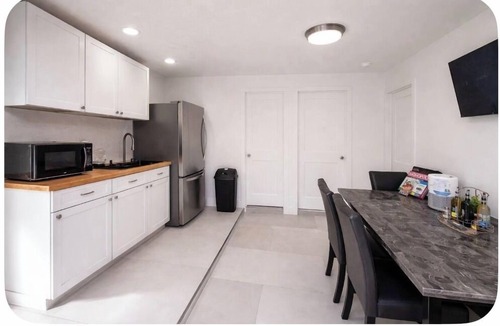 Terrace Park Apartment | Chic Private Suite for 6 near USF & Busch Garden