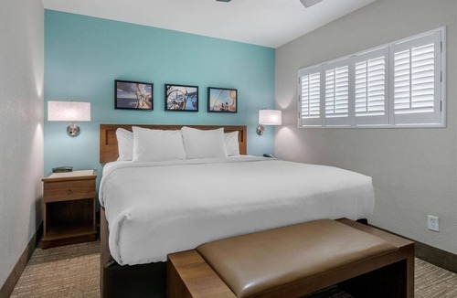 Jekyll Island Hotel | Chic Seaside Suite | Onsite Pool | Free Parking | Free Breakfast | Pets Welcome